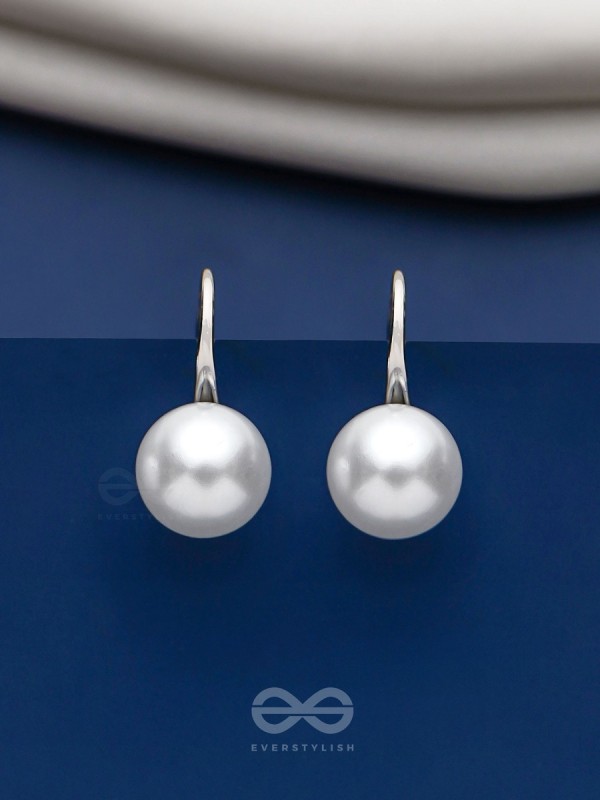 THE GROOVY PEARL - SILVER EMBELLISHED EARRINGS