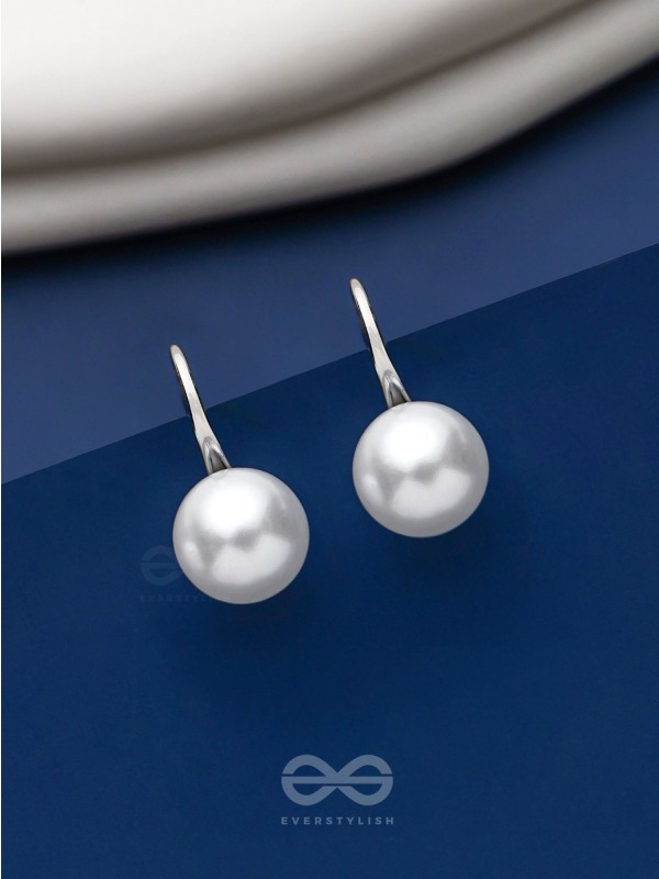 THE GROOVY PEARL - SILVER EMBELLISHED EARRINGS