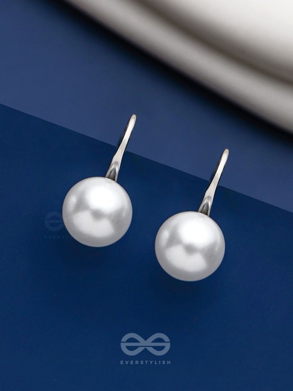 THE GROOVY PEARL - SILVER EMBELLISHED EARRINGS