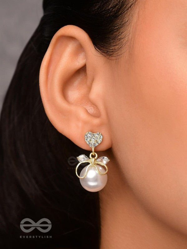 THE LOVEBOW BONANZA - GOLDEN PEARL EARRINGS