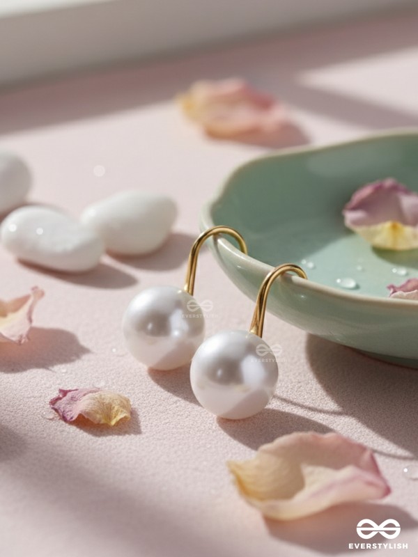 THE GROOVY PEARL - GOLDEN EMBELLISHED EARRINGS