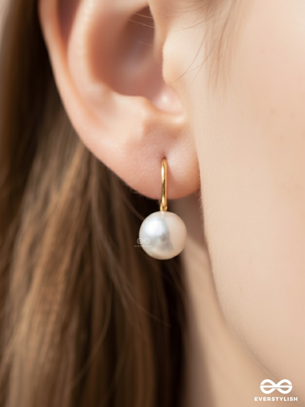 THE GROOVY PEARL - GOLDEN EMBELLISHED EARRINGS