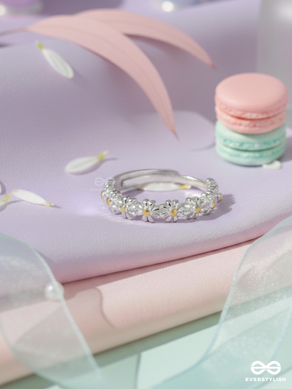 DAISY DREAMS - SILVER RING (ADJUSTABLE)