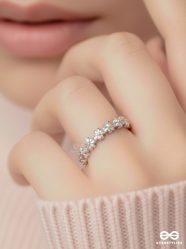 DAISY DREAMS - SILVER RING (ADJUSTABLE)