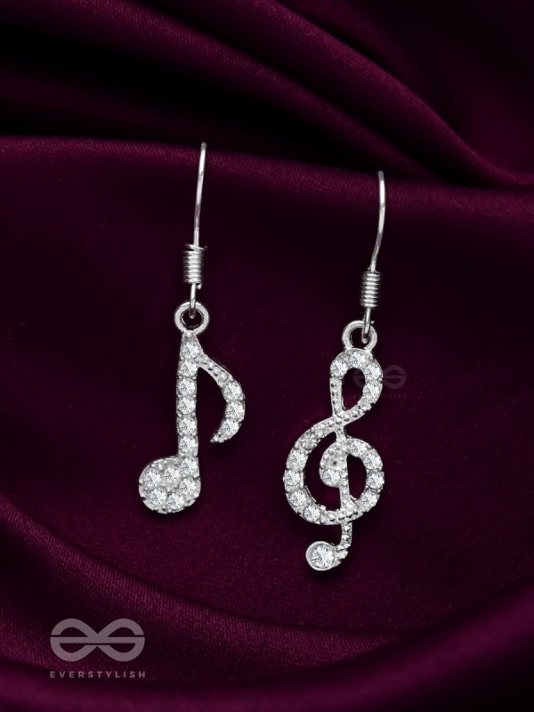 THE MUSICAL NOTES - SILVER SPARKLING EARRINGS