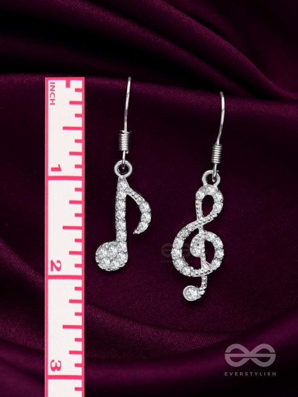 THE MUSICAL NOTES - SILVER SPARKLING EARRINGS