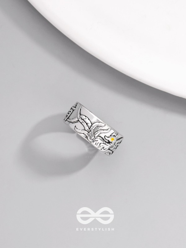 THE FIREBOLT FANG - STATEMENT SILVER RING (ADJUSTABLE)