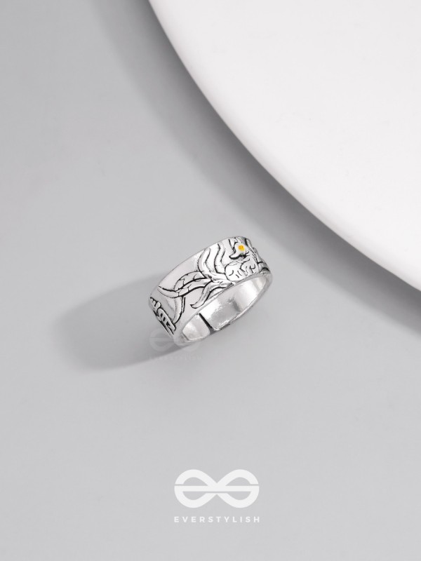 THE FIREBOLT FANG - STATEMENT SILVER RING (ADJUSTABLE)