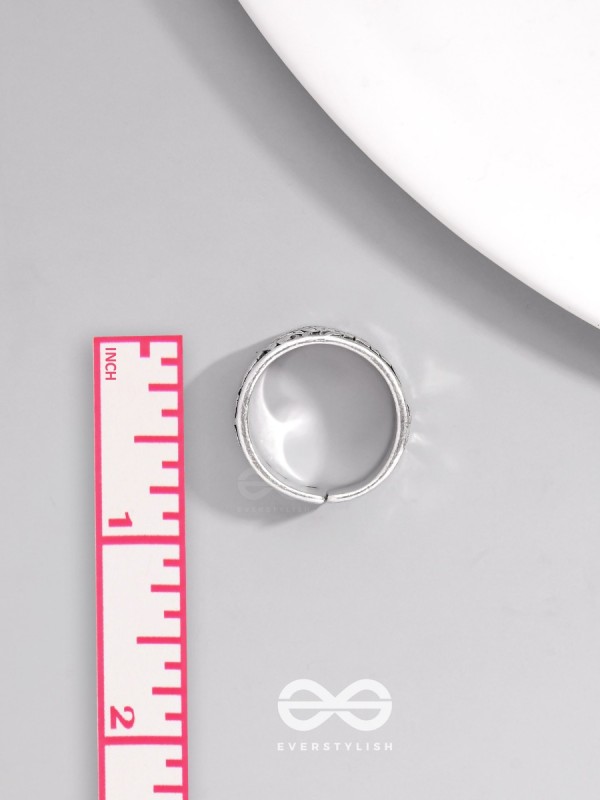 THE FIREBOLT FANG - STATEMENT SILVER RING (ADJUSTABLE)