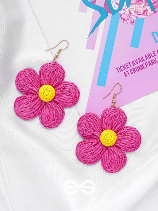 THE FLOWER POWER - STATEMENT WOVEN EARRINGS (MAGENTA)