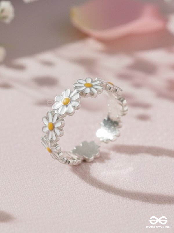 DAISY MEADOWS - SILVER EMBELLISHED RING (ADJUSTABLE)