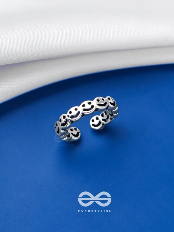 SINISTER SMILES - SILVER ADJUSTABLE RING