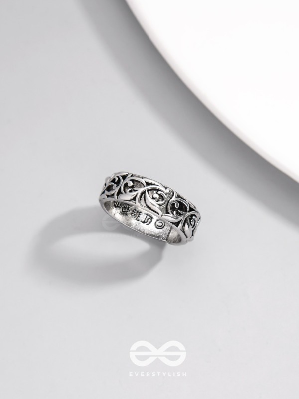 SHADOW SPELLS- STATEMENT SILVER RING (ADJUSTABLE)