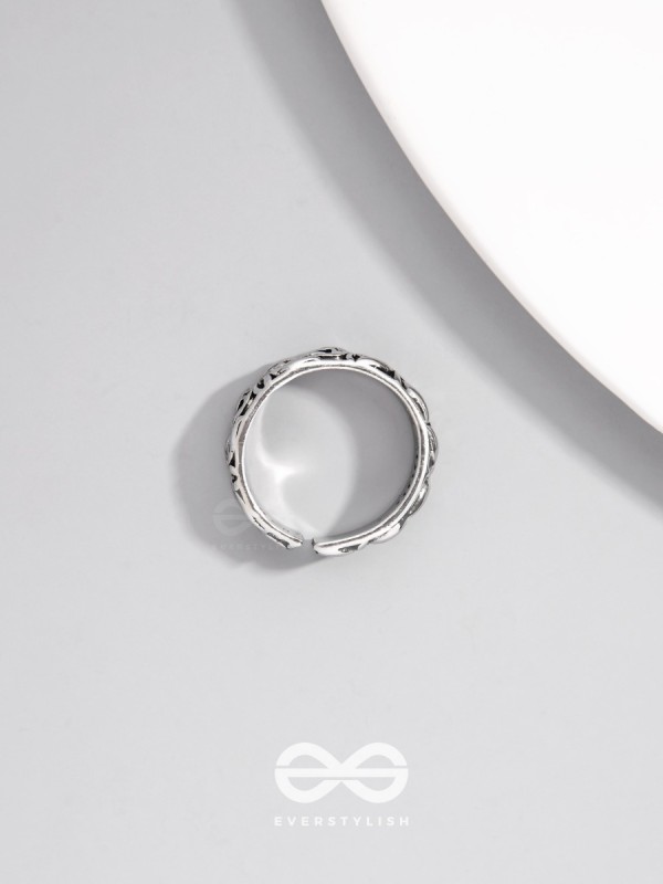 SHADOW SPELLS- STATEMENT SILVER RING (ADJUSTABLE)