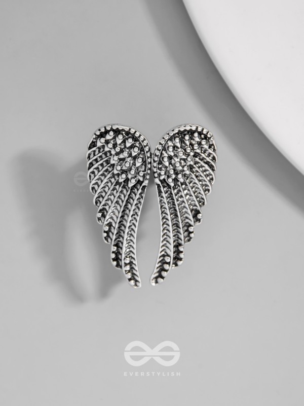 MIDNIGHT RAVEN WING - STATEMENT SILVER RING (ADJUSTABLE)