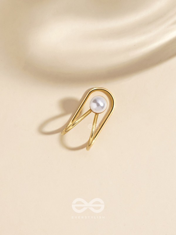 A PEARL PLEASE - GOLDEN EMBELLISHED EARCUFF (one ear)
