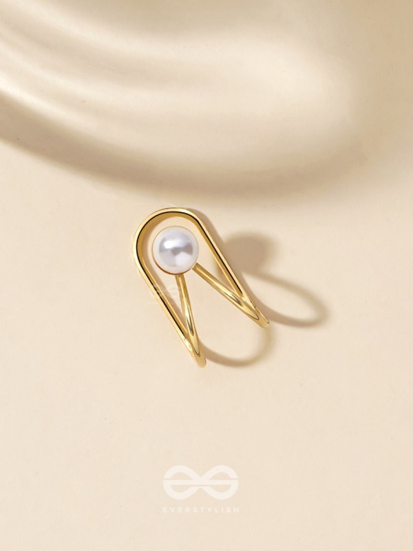 A PEARL PLEASE - GOLDEN EMBELLISHED EARCUFF (one ear)