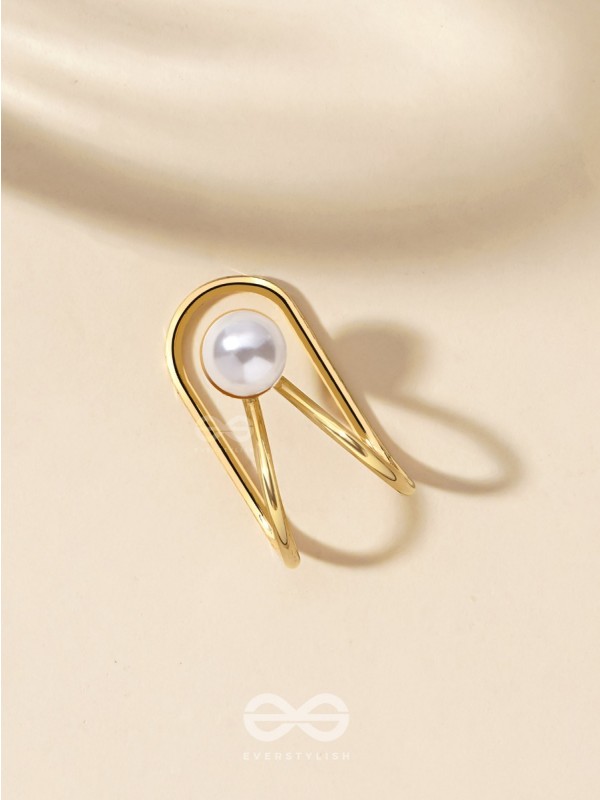 A PEARL PLEASE - GOLDEN EMBELLISHED EARCUFF (one ear)