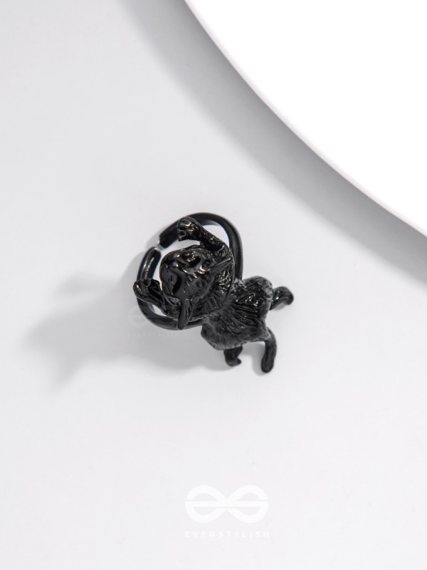 A MAJESTIC PROWL - STATEMENT BLACK RING (ADJUSTABLE)