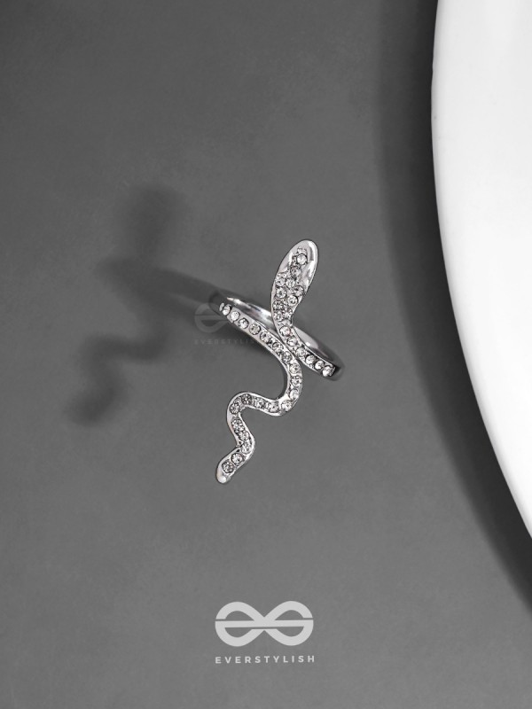 STUDDED SLYTHERIN - STATEMENT SILVER RING (ADJUSTABLE)