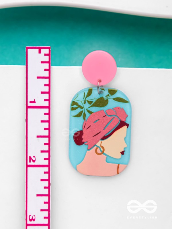 DIVA IN A DREAM - STATEMENT ACRYLIC EARRINGS