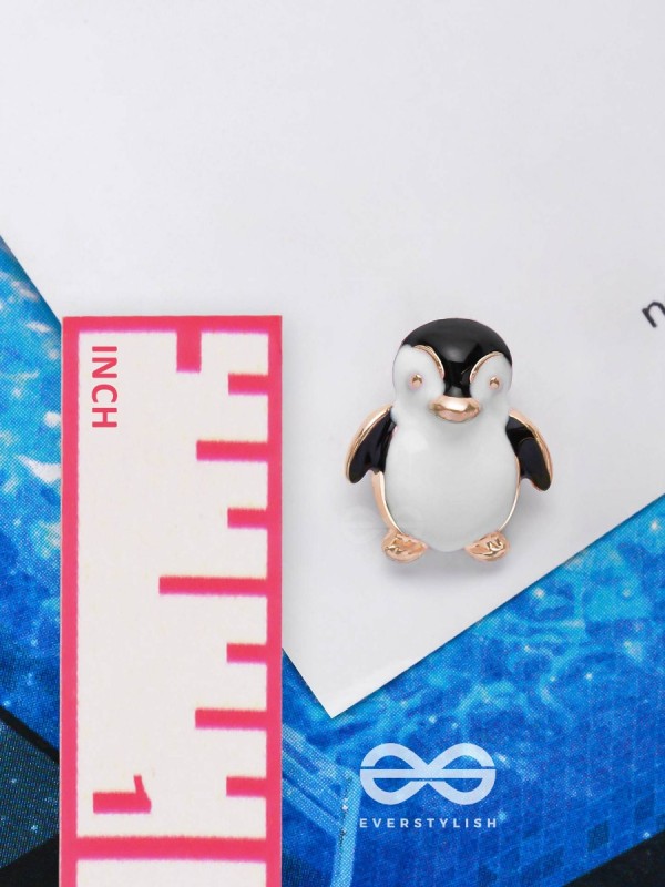 HELLO! MR. PENGUIN - GOLDEN EMBELLISHED STUD EARRINGS