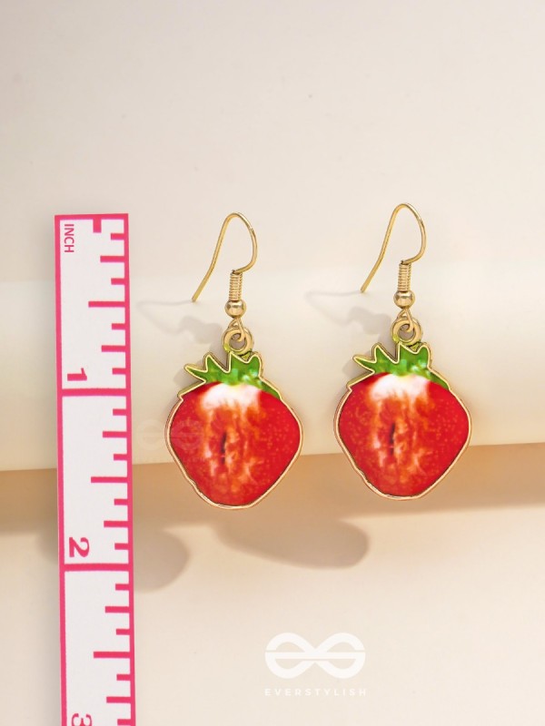 SIZZLING STRAWBERRY SLICES - GOLDEN EMBELLISHED EARRINGS