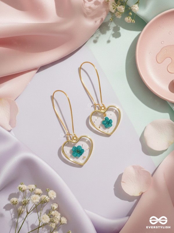Heart Of Sky - Pressed Flower Resin Earrings
