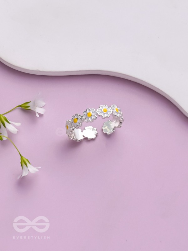 SUNSHINE DAISIES - SILVER RING (ADJUSTABLE)(Yellow)