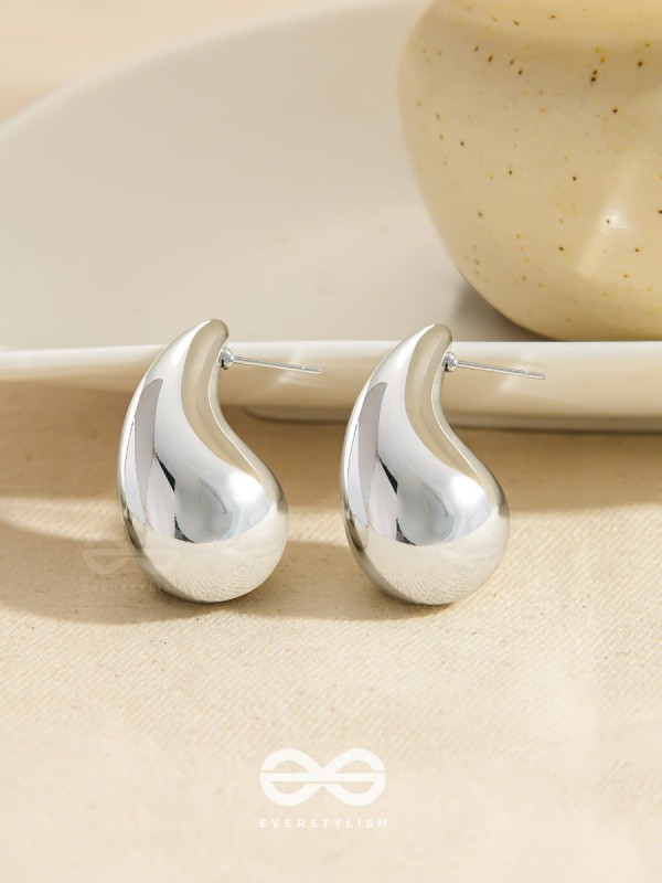 The Glistening Drops - Classy Silver Stud Earrings