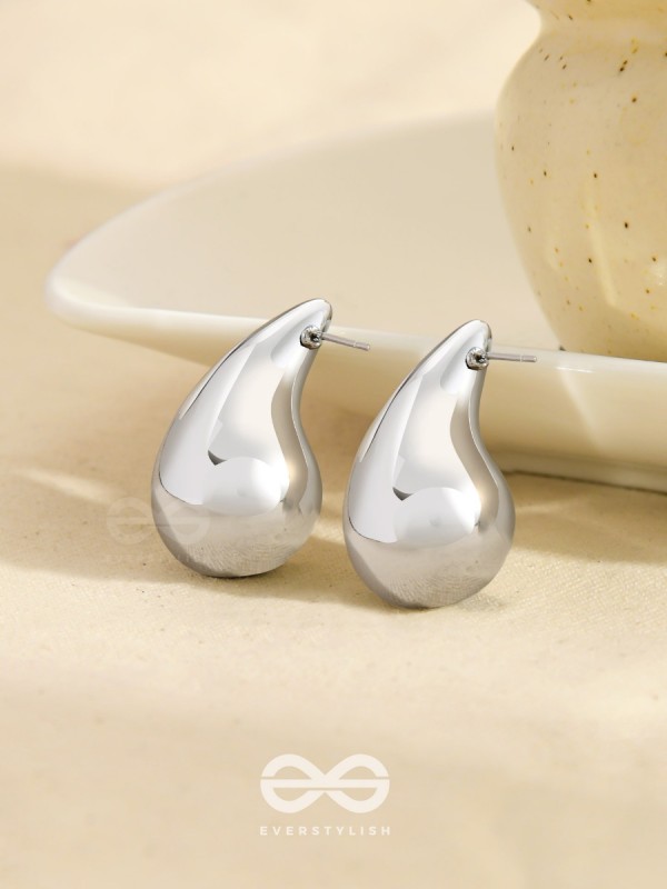 The Glistening Drops - Classy Silver Stud Earrings