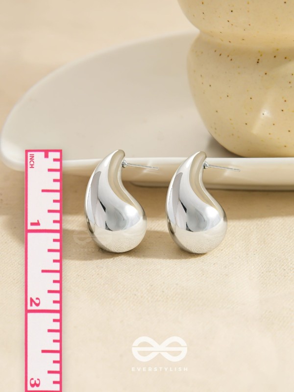 The Glistening Drops - Classy Silver Stud Earrings