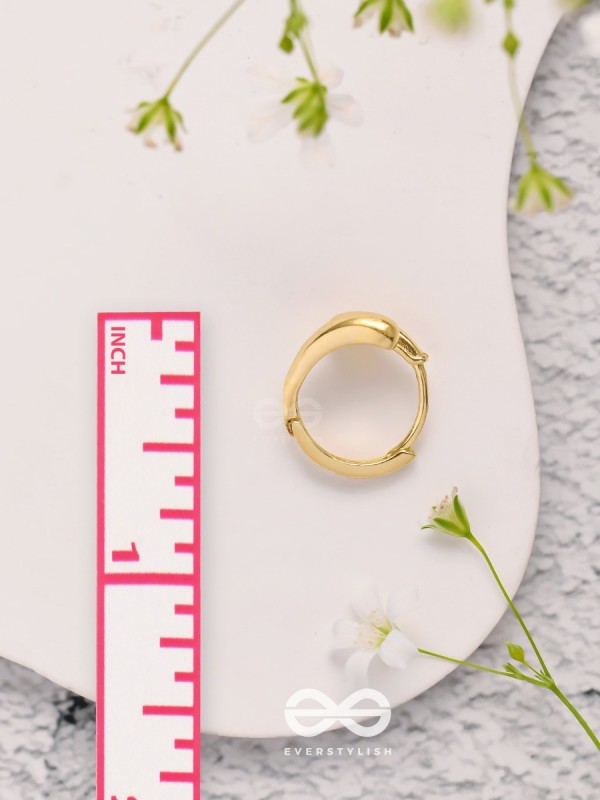 The Sunlit Elegance - Classic Golden Earrings 