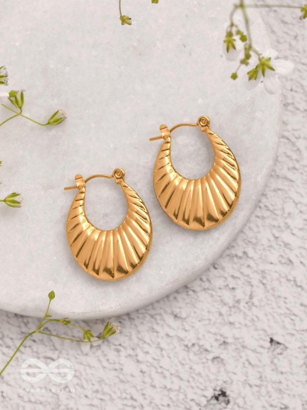 Dazzling Flickers - Golden Stainless Steel Earrings With Anti-Tarnish Coating