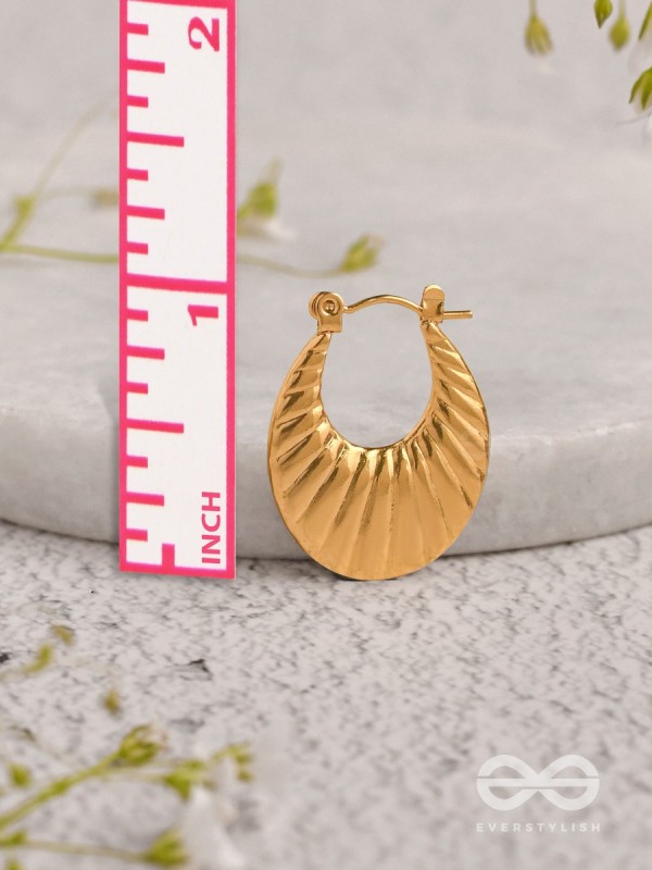 Dazzling Flickers - Golden Stainless Steel Earrings With Anti-Tarnish Coating