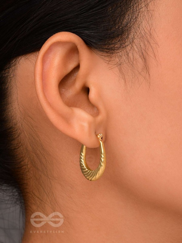 Moonbeam Echoes - Golden Stainless Steel Earrings With Anti-Tarnish Coating