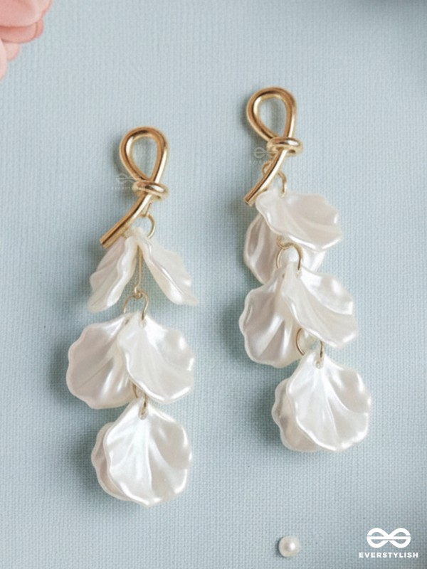 The Seashell Charms- Golden Shell Earrings 