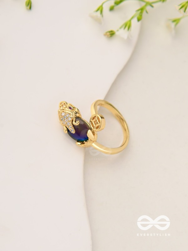 Dragonheart's Crown - Golden Statement Ring 