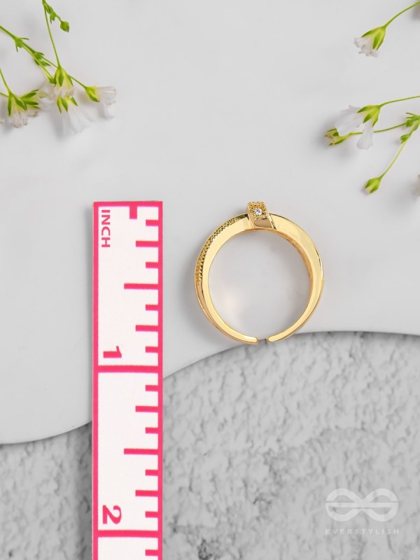 Twilight Crossroads - Golden Embellished Ring 