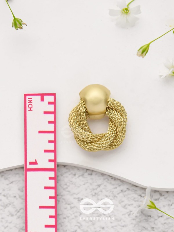 Knotted Elegance - Golden Earrings
