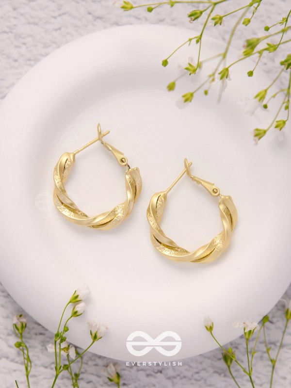 Twisted Story - Golden Hoop Earrings
