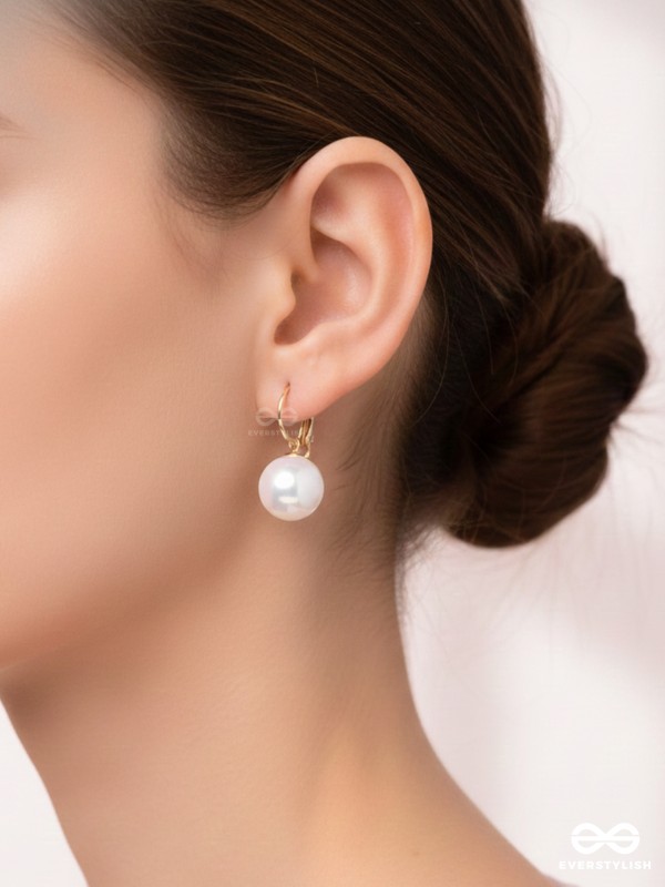 Multichromic Pearls - Holographic Golden Pearl Earrings