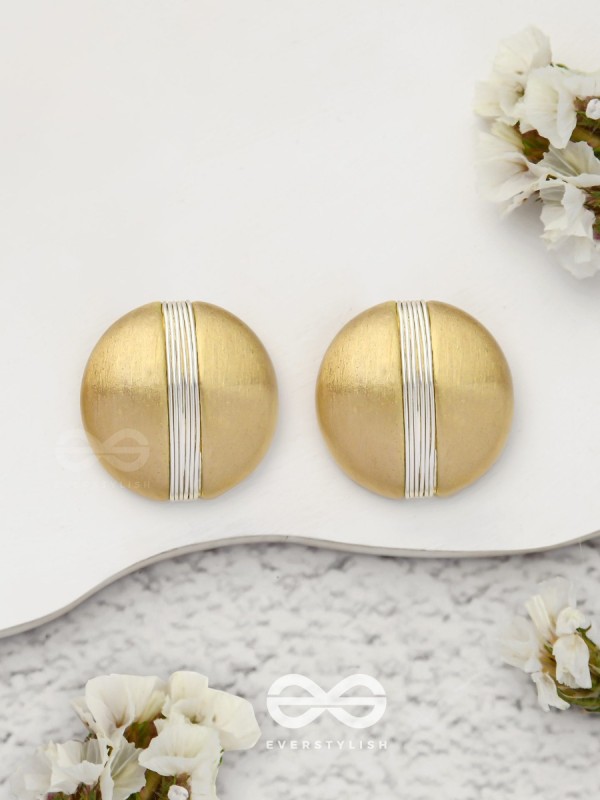 Subtle Streak - Golden Stud Earrings