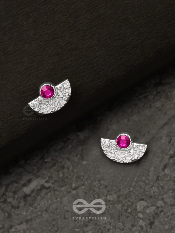 The Rouge Beauty - Textured Silver Stud Earrings