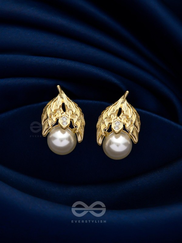 Leafy Curtain - Golden Pearl Stud Earrings