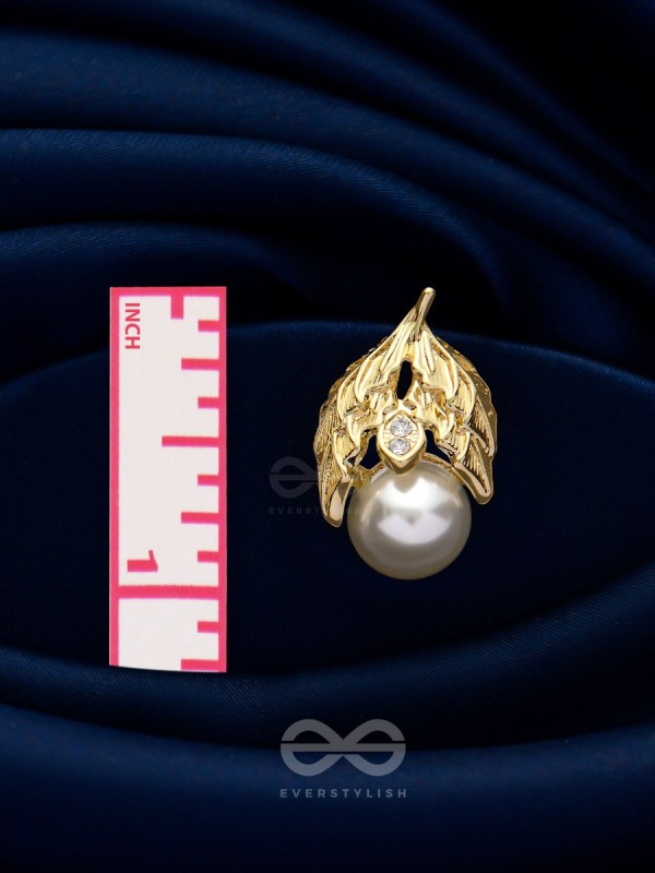 Leafy Curtain - Golden Pearl Stud Earrings