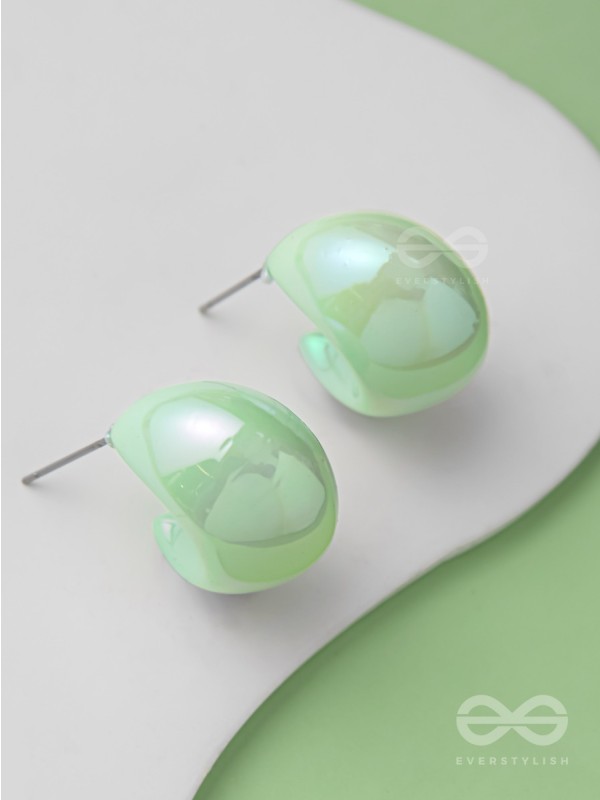 GROOVY ARCS - HOLOGRAPHIC ACRYLIC EARRINGS (LIGHT GREEN)