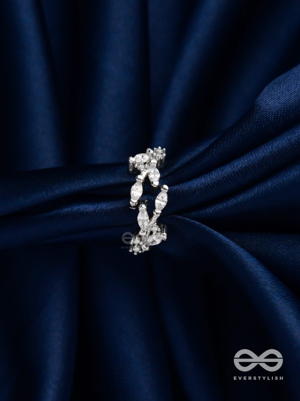 The Snowy Leaves - Embellished Silver Ring (Adjustable)