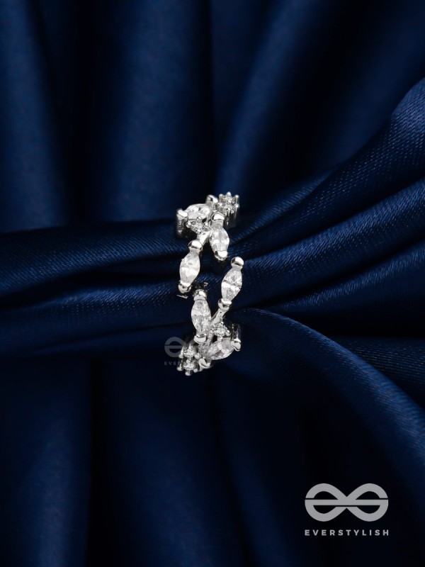 The Snowy Leaves - Embellished Silver Ring (Adjustable)