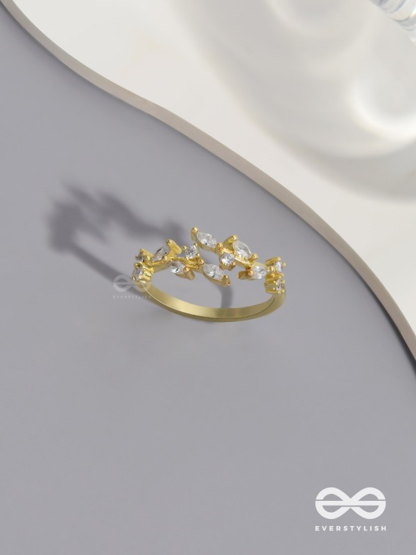 The Snowy Leaves - Cubic Zirconia Golden Ring (Adjustable)